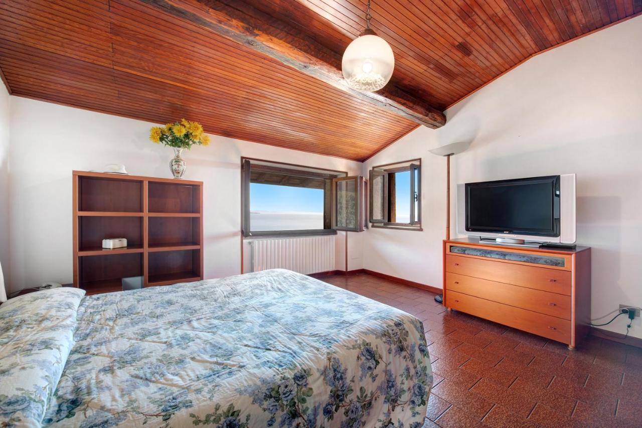 Lake View Apartment Gardone Riviera Bagian luar foto